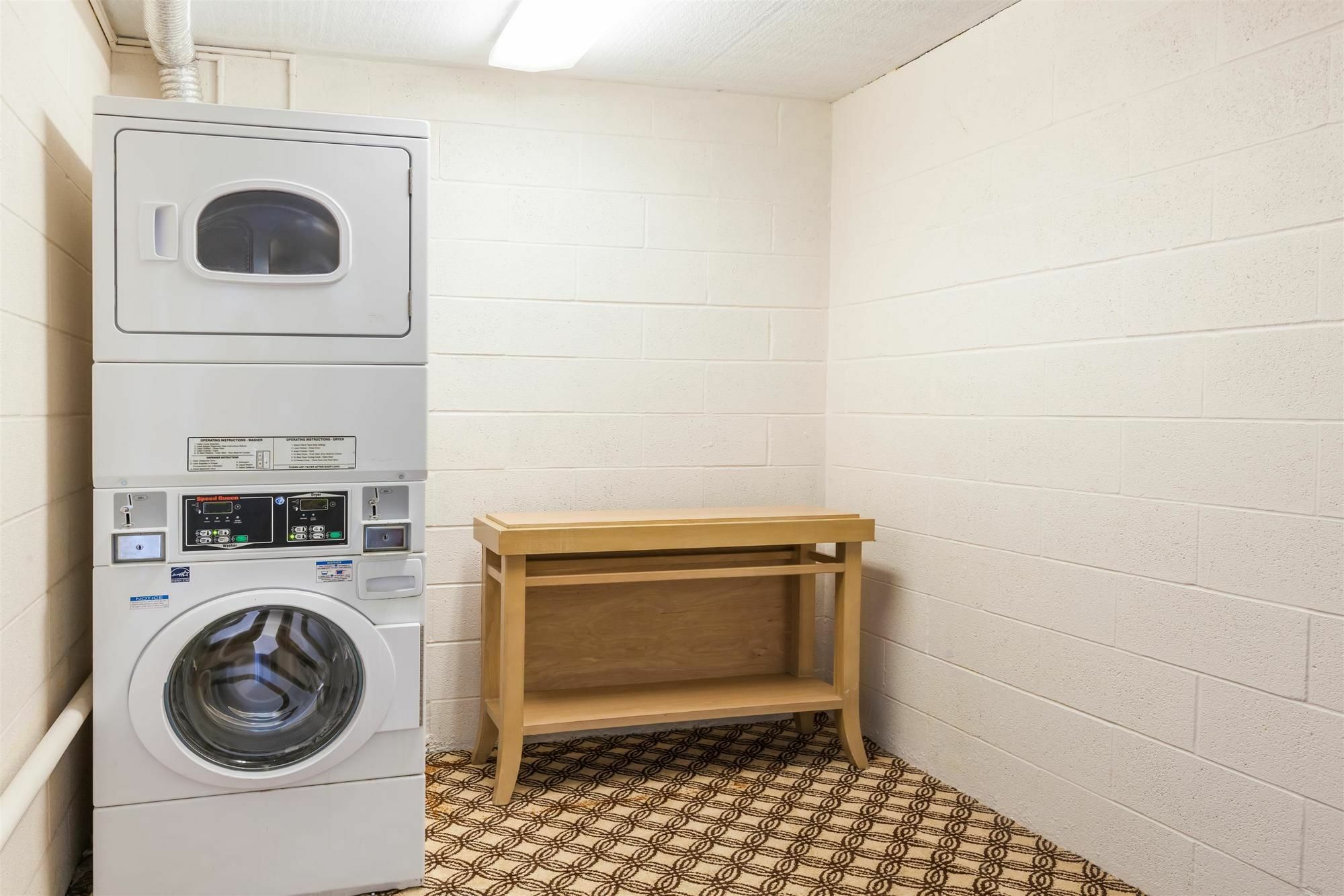 Days Inn Syracuse East Syracuse Zewnętrze zdjęcie